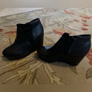 Simply Vera wedge boots.  Size 8M